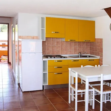 Marina Di Pinarello, 3 For 6 Pers Apartment Zonza
